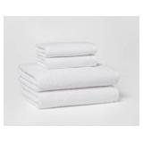 Room Essentials 2 Bath Towels & 2 Hand Towels - Brand New