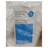 Room Essentials 2 Bath Towels & 2 Hand Towels - Brand New