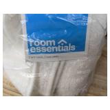 Room Essentials 2 Bath Towels & 2 Hand Towels - Brand New