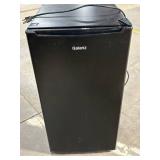 Galanz GLR33MBKE23 3.3 cu ft Refrigerator - 120V Free-Standing