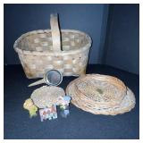 Picnic Basket Set - Woven Basket with Lid, Mirror & Mini Figurines