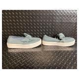 Guess GGCHIPPY Denim Bow Slip-On Sneakers & Beige Strappy Sandals (Lot of 2)