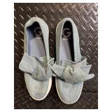Guess GGCHIPPY Denim Bow Slip-On Sneakers & Beige Strappy Sandals (Lot of 2)