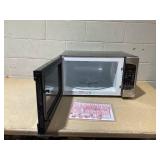 GE 2.0 Cu. Ft. Capacity Countertop Microwave Oven Model #: GCST20S1WSS