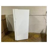 Vissani 18.1 cu. ft. Top Freezer Refrigerator with Adjustable Glass Shelving in White, Garage Ready Model # MDTF18WHR5 (Minor Transit Damage, See Photos)