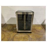 Vissani 23.4 in. 50 Bottle, 154 Can, Wine and Beverage Cooler with Stainless Steel Door Model # HVBC58ST (Minor Transit Damage, Door Is A Bit Unlined But Still Works)