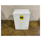 Vissani 5.0 cu. ft. Manual Defrost Chest Freezer with LED Light in White, Garage Ready Model # HMCF5W5 (Minor Transit Damage, See Photos)