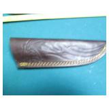 Hand crafted Damascus knife with le...