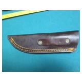 Hand crafted Damascus knife with le...