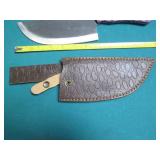Hand crafted Damascus knife with le...