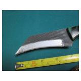 Hand crafted Damascus knife with le...