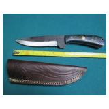 Hand crafted Damascus knife with le...