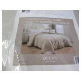 New Bella Russo queen comforter...
