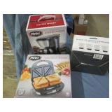 New 4 pack mug set, coffee maker an...