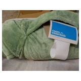 Room Essential Throw 50 x 60"...