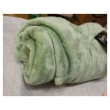 Room Essential Throw 50 x 60"...