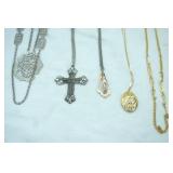 Jewelry Lot: Necklaces.
