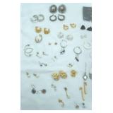 Jewelry Lot: Pierced Earrings