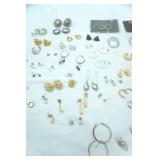 Jewelry Lot: Pierced Earrings