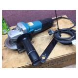 MAKITA 9557NB 4/12" Angle Grinder - With Tool