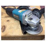MAKITA 9557NB 4/12" Angle Grinder - With Tool