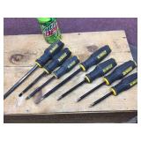 DEWALT 7 Pc Magnetic Rubber Grip Screwdrivers - Flat - Philips - Square
