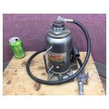 PITTSBURGH Automotive - 20 Ton Air/Hydraulic Bottle Jack