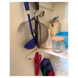 Crock-Pot Slow Cooker & Speckled Enamel Dutch Oven with Lids - Kitchenware Lot