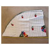 Vintage Table Linens - Napkins, Placemats & Tablecloths With Floral & Check Patterns