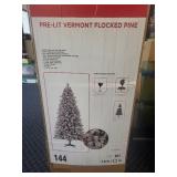 Pre-Lit 7.5 ft Vermont Flocked Pine Artificial Christmas Tree with 400 Lights