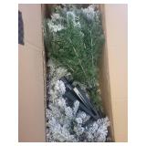 Pre-Lit 7.5 ft Vermont Flocked Pine Artificial Christmas Tree with 400 Lights