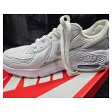 New Nike Air Max Excee White Size: 5