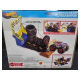 Hot Wheels Moster Trucks Smash Race Challenge