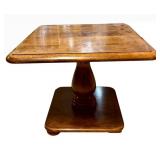 Vintage Ethan Allen American Traditional Square Accent Table / Vintage Ethan Allen Heirloom Nutmeg Maple Square Table