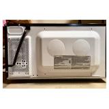 Magic Chef HM01110B 1.1 Cu Ft Countertop Microwave Oven