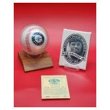 1996 Bleachers 23 Karat Gold Baseball Card of Seattle Mariners HOF Great "Ken Griffey Jr" with Ball