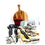 Home Furniture Round Cutting Board with Handle & Utensils Set & Plates & Towels