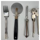 Home Furniture Round Cutting Board with Handle & Utensils Set & Plates & Towels