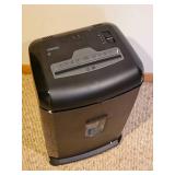Staples Cross-Cut Paper Shredder - Model SPL-BXC152A
