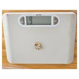 18K Gold Diamond Lily Ring ~ 6g