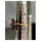 Vintage Art Deco Ruby Daisy Cluster Ring in 14K Gold (Approx. 2g)