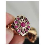Vintage Art Deco Ruby Daisy Cluster Ring in 14K Gold (Approx. 2g)