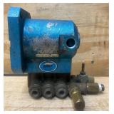 CAT Pressure Washer Pump Assembly, 3300 PSI, 2.5 GPM, Direct Drive, Gas, Model# 4DNX25GSI Msrp $449.99
