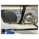 HP Desktop Monitor Bundle with Dell Keyboard, HP Mouse, Labtec Speakers, Copy Paper, and Workshop Cord