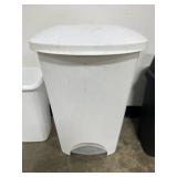 Set of 4 Plastic Wastebaskets with Lids and Open Tops