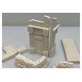 1:35 Th Scasle Model Dioramas For Smal Toy Soldiers "Berlin Street Corner" (Broken Pieces Present) And "Raised Road With Drainage Culvert Base (NIB)