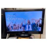 MAGNAVOX 37" TV with remote Model 37MF301B