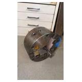 3-Jaw self-centering lathe chuck