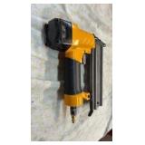 CENTRAL Pnuematic air brad nailer with hose