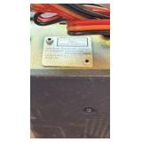 PYRAMID Car audio booste; (2) Vintage Cobra CB